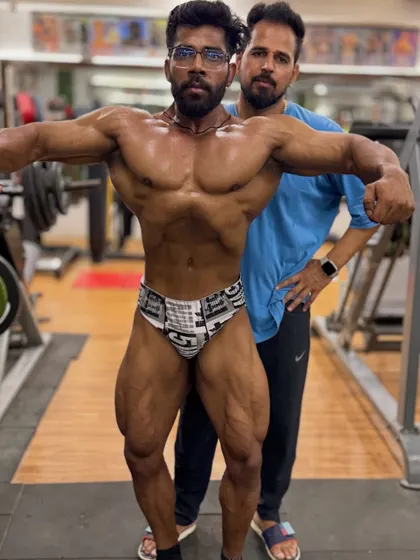 Time to load some carbs and practice. Three days out from a practice show, we are dialing in the poses to see how the body looks when it's full.
