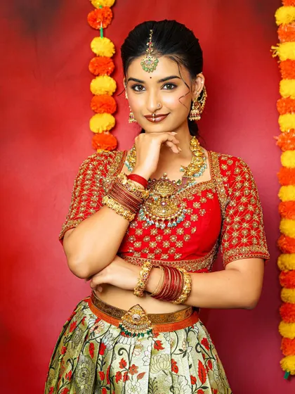 This pose highlights the full set, including the vaddanam (waist belt) and bangles, showing how all the pieces come together for a complete look.