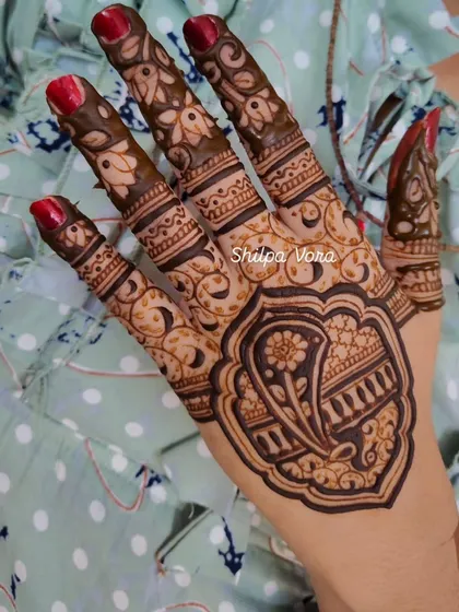 A beautiful back-hand design for a wedding guest, featuring a traditional peacock motif.
