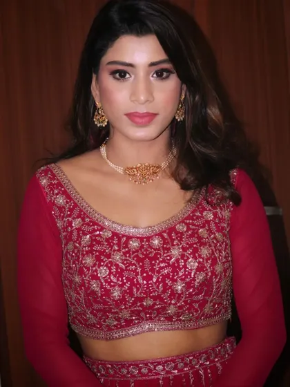 A confident and classy party look, with a focus on defined eyes and a simple, elegant choker.