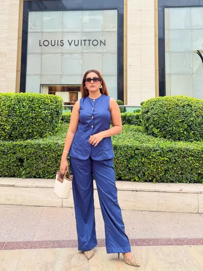 This full-length view shows how a well-fitted co-ord set can create a strong, cohesive look. The monochrome blue is both striking and professional, and pairing it with neutral accessories keeps the focus on the sharp tailoring.