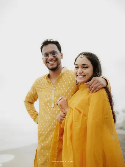 A bright, happy portrait of Aiswarya and Vishnu on the beach. Their genuine smiles are infectious and show the pure joy of their relationship.
