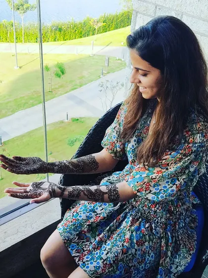Doing mehendi with a beautiful view at the JW Marriott resort. I am happy to travel to your destination wedding venue, wherever it may be in India.