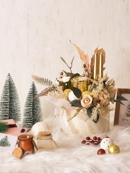Our Winter Wonderland Hamper is another cozy festive option, featuring two candles and two jars filled with our Christmas goodies.