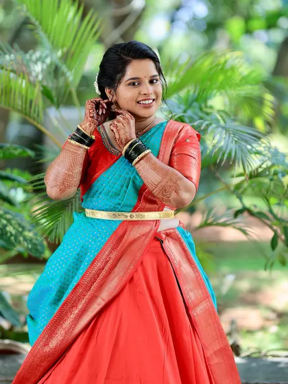 A candid shot of the bride getting ready for her Varapooja. Her smile is infectious, and her makeup is designed to be fresh and joyful.