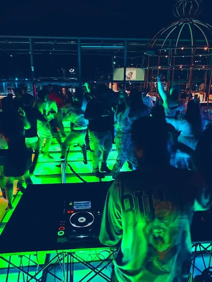 The green lights on the floor at Skyye create such a cool vibe. It was another fantastic Sunday sundowner.