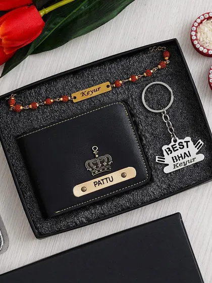 Another black wallet option for the Rakhi combo, this time with a classic crown charm for the king of your heart.