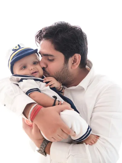 A tender kiss from dad. These quiet, loving gestures make for incredibly heartwarming and precious photographs.