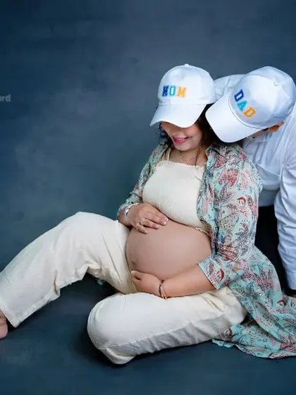 Mom and Dad mode: activated. Using fun props like these matching caps adds a playful and modern touch to your studio maternity photoshoot.