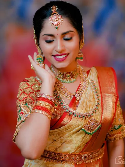A close-up of the bride, showing the intricate details of her Jadau choker and haara. This is a great alternative to traditional antique gold jewellery.