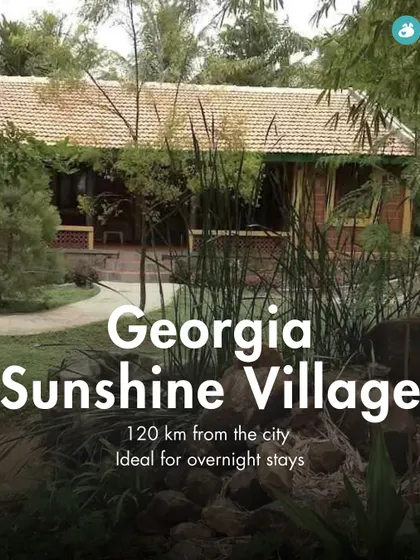 Georgia Sunshine Village, 120 km from the city, is a charming resort ideal for a longer, overnight trip with your furry friend.