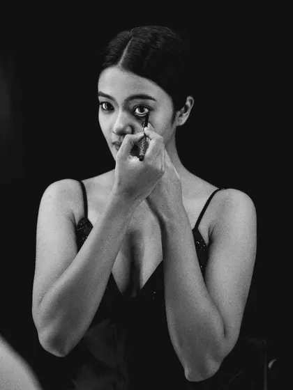 A duplicate of 158, this image tells the story of preparation and transformation, perfect for an actor's portfolio or a theatrical feature.