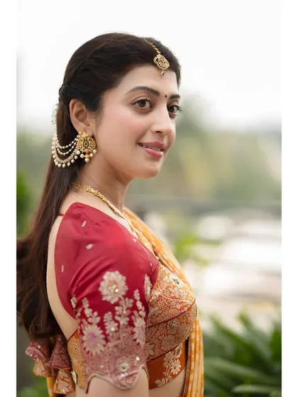 A classic and elegant portrait, perfect for any occasion. The focus is on the timeless beauty of the subject and her attire.
