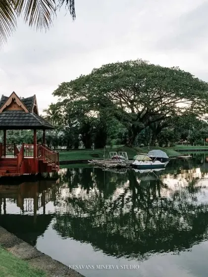 A poetic night at The Zuri Hotels in Kumarakom. The reflection of the lights on the serene backwaters created a magical and tranquil atmosphere for this destination wedding.