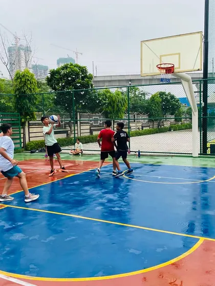 Teamwork on display even during a rainy day practice.
