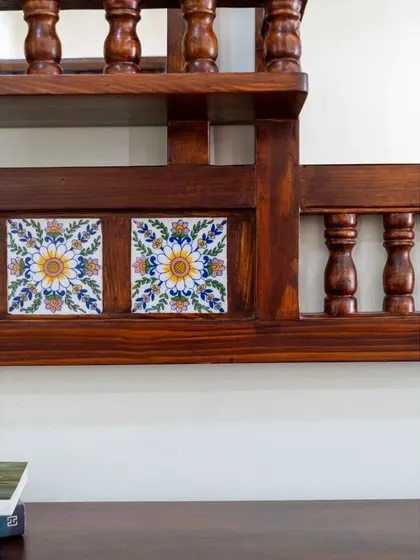 A duplicate image of the inlaid tiles.
