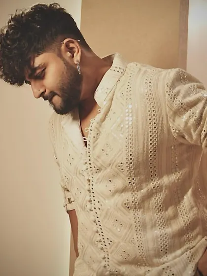Men's styling is all about sharp details and a perfect fit. I styled cinematographer Viraj Joshi in this signature Ivory Sheesha Kurta, a modern-traditional piece that’s perfect for festive celebrations or special events.