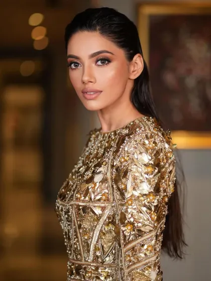 This glamorous look is part of the curriculum for my upcoming Pune masterclass. Learn how to create stunning cocktail and reception makeup. Registrations are now open.