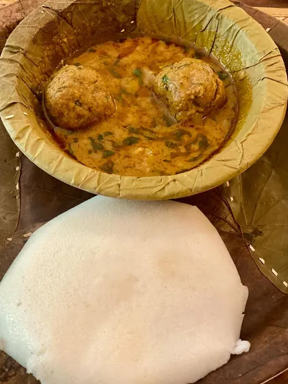 A traditional serving of my Khaima Unde Saaru with soft Ragi Mudde. The meatballs are made from hand-minced lamb thigh, and the gravy is enriched with bone marrow for an authentic, earthy flavour.