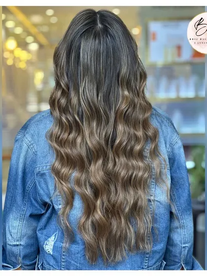 A back view of this elegant neutral brown color. The long, healthy waves are full of movement and shine.