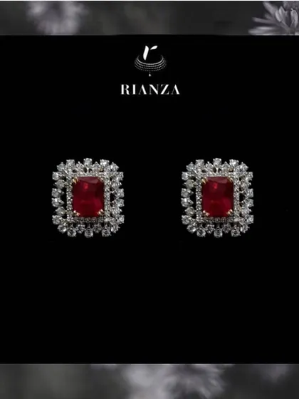 The same changeable earrings, now featuring a rich red ruby. This allows you to create a completely different look, coordinating perfectly with a red or maroon outfit.