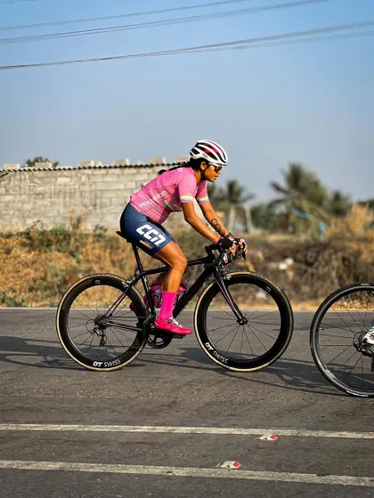 On the move during the BBCh race. The focus is on staying with the pack and conserving energy.