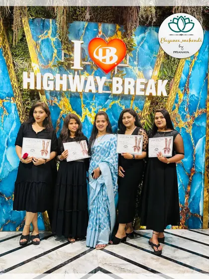 So proud of my latest batch of students! It brings me so much joy to see them complete the Basic to Advance course and leave with the confidence and skills to start their own mehendi journey.