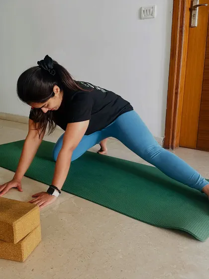A participant in our advanced workshop works on a hip-opening lunge. These workshops are designed to help students explore their practice on a deeper level.