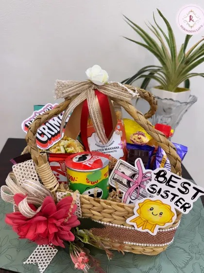Another view of our "Best Sister" hamper, showing the variety of snacks and the charming handmade decorations that make this gift so special.