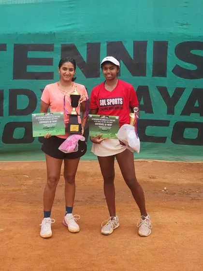 The winner and runner-up of the women's Super Series event.