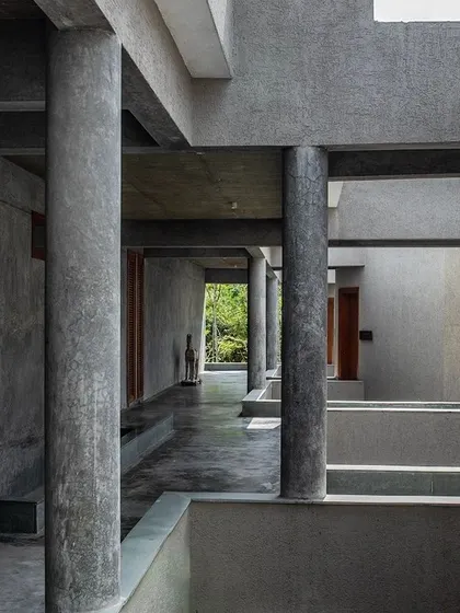 The repetition of columns and beams at Anahaspa creates a powerful rhythm, guiding movement and structuring the experience of the space.