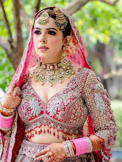 A close-up of Richa Mehta's stunning bridal jewelry and mehendi.