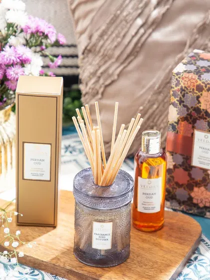 Transform the ambiance of your space with our Persian Oud fragrance diffuser. The rich, woody scent and elegant packaging make it a luxurious addition to any room.