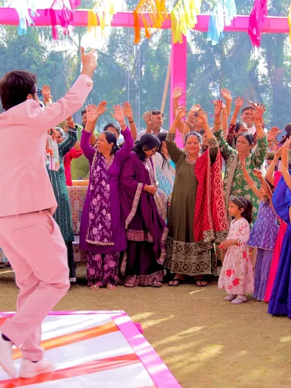 From the back, you can see how I get the entire audience to participate, with everyone's hands in the air, dancing along with me.