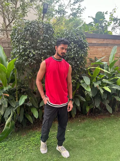 A full-body shot showcasing a simple, stylish, and comfortable everyday look.
