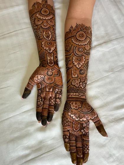 A side view of the engagement design, highlighting the beautiful flow of the patterns.