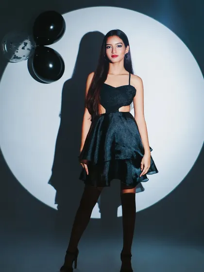 Using a spotlight for a dramatic effect. This changes the mood completely and adds a touch of old-school glamour.
