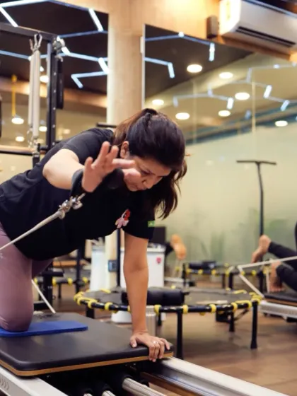 This kneeling arm and leg reach on the Reformer is a fantastic exercise for challenging balance and engaging the deep stabilizing muscles of the core.