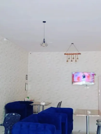 A clean, white brick wallpaper gives this cafe a bright and modern look. It's a versatile choice that creates a welcoming atmosphere for customers.