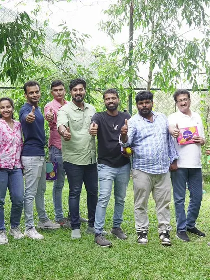 Thumbs up from this happy team! We love seeing the positive energy and camaraderie that our team building activities foster among colleagues.