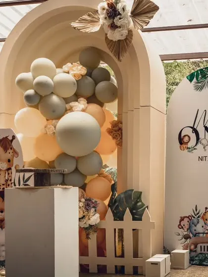 The full "Wild ONE" setup for Nitara's birthday, showing the combination of arched backdrops, a personalized sign, and cute animal silhouettes.