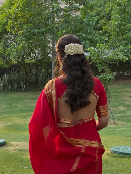 The client with her jasmine half-updo, a perfect example of classic South Indian elegance.
