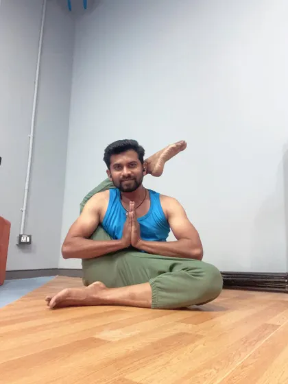 A moment of gratitude in foot-behind-head pose. Advanced postures are not the goal, but milestones on the path of self discovery.
