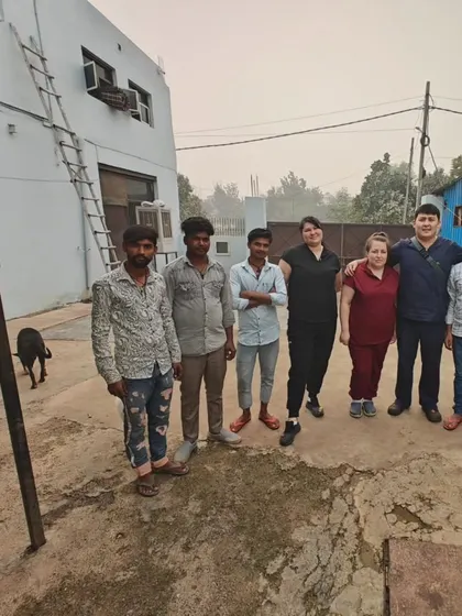 Another shot of our hardworking team and the Project DOBRO vets. These collaborations allow us to conduct large scale sterilization drives and provide high quality medical care.