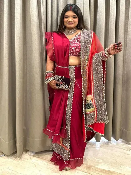 The complete Karwa Chauth look, from makeup to the perfectly draped saree. She looks absolutely breathtaking.