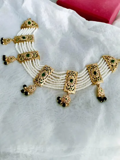 The 'Apsara' set in a striking emerald green. This version exudes a sense of royalty and is perfect for creating a powerful, elegant statement.