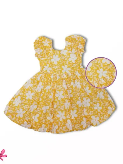 A sunny yellow dress with a white floral print. The simple design with puff sleeves is perfect for everyday wear, bringing a touch of brightness to any occasion.
