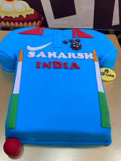 A 2.5kg sculpted cake of the Indian cricket team jersey.