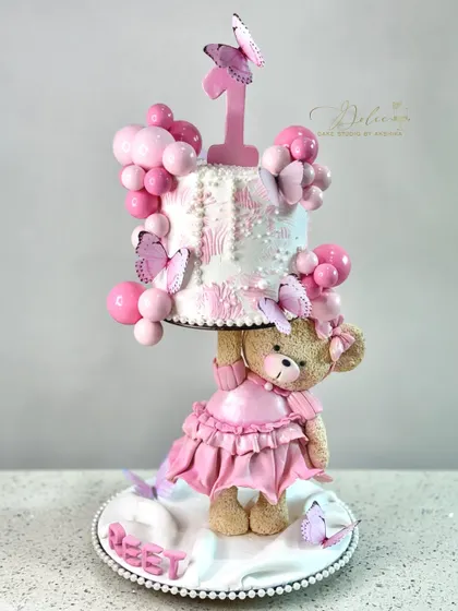 Meet one of my signature "Gullu" teddy bears! Learning to model characters and build a gravity-defying structure around them is a key part of my advanced workshop.