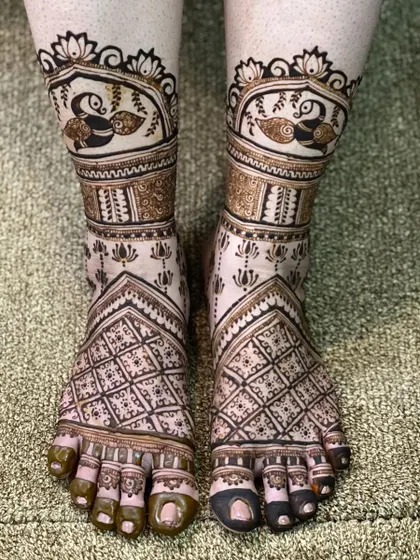 The full view of the intricate peacock and grid foot design, showcasing its stunning detail.